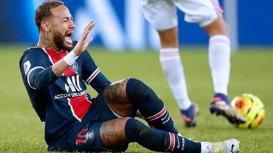 Neymar'ın sakatlanmasına neden olan Thiago Mendes ölüm tehditleri aldı Neymar'ın sakatlanmasına neden olan Thiago Mendes ölüm tehditleri aldı