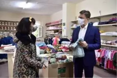 - Pandemide evlerde örülen giysiler, muhtaç ailelere dağıtılıyor - Pandemide evlerde örülen giysiler, muhtaç ailelere dağıtılıyor