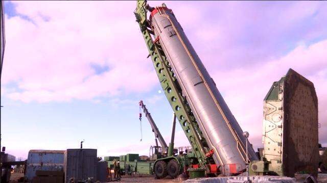 Putin'in 'yenilmez' dediği Avangard balistik füzesi aktif hale getirildi