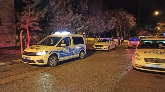 Resmi nikahlı eşiyle yaşadığı evde, dini nikahlı eşi tarafından öldürüldü Resmi nikahlı eşiyle yaşadığı evde, dini nikahlı eşi tarafından öldürüldü