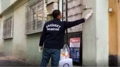 Şahinbey'den karantinadaki vatandaşlara sıcak yemek ve gıda paketi Şahinbey'den karantinadaki vatandaşlara sıcak yemek ve gıda paketi