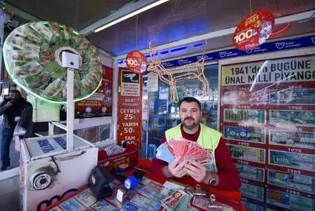 Şanslı ilçe Muratpaşa'da yılbaşı çekilişi hareketliliği yaşanıyor