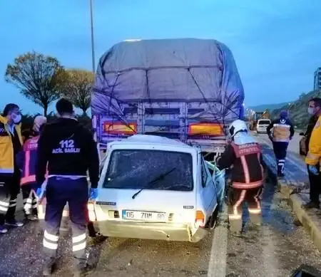 TIR'ın altına giren otomobilin sürücüsü öldü TIR'ın altına giren otomobilin sürücüsü öldü