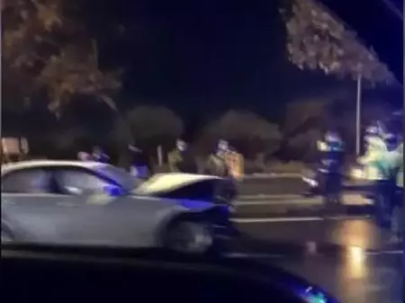 Trafikte makas atan maganda 3 ayrı kazaya sebep oldu Trafikte makas atan maganda 3 ayrı kazaya sebep oldu