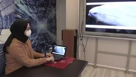 Üniversiteli Elif babasının rahatsızlığından etkilenerek tasarladığı damar görüntüleme cihazını geliştirmek istiyor Üniversiteli Elif babasının rahatsızlığından etkilenerek tasarladığı damar görüntüleme cihazını geliştirmek istiyor