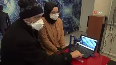 Babasını hastalığına çare ararken büyük bir buluşa imza attı Babasını hastalığına çare ararken büyük bir buluşa imza attı