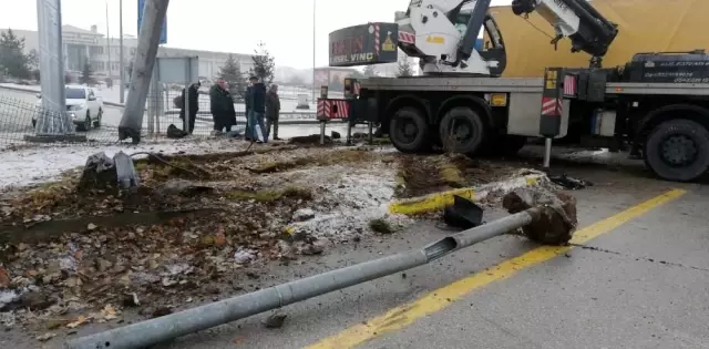 Son dakika haberi! - Yoldaki buzlanma trafik kazasına neden oldu