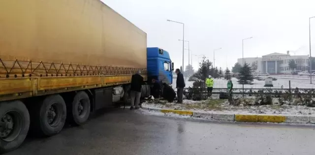 Son dakika haberi! - Yoldaki buzlanma trafik kazasına neden oldu