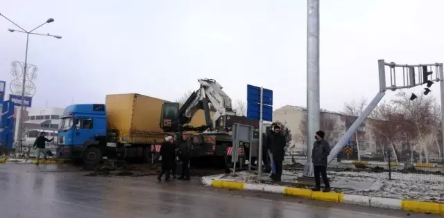 Son dakika haberi! - Yoldaki buzlanma trafik kazasına neden oldu