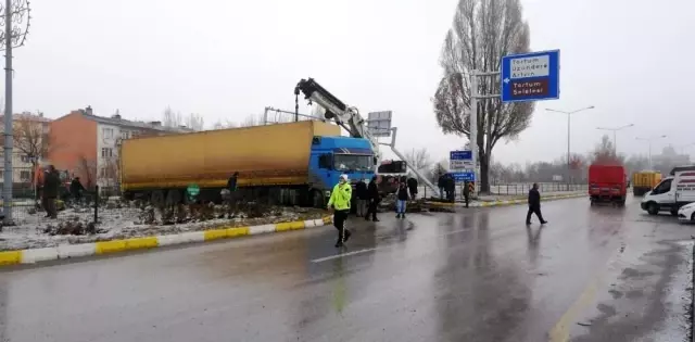 Son dakika haberi! - Yoldaki buzlanma trafik kazasına neden oldu