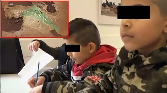 Alman devlet televizyonunda skandal belgesel: Çocuklara terörist elbisesi giydirip PKK propagandası yaptılar Alman devlet televizyonunda skandal belgesel: Çocuklara terörist elbisesi giydirip PKK propagandası yaptılar