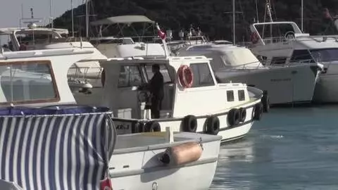 Antalyalı balıkçılar, 'balon balığı kuyruk alımına' ilgi gösteriyor Antalyalı balıkçılar, 'balon balığı kuyruk alımına' ilgi gösteriyor