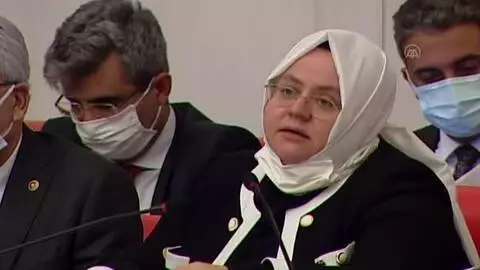 Bakan Selçuk: 'Kovid tedavilerinin ücretsiz olması için aktardığımız kaynak 4,5 milyar liraya yaklaştı' Bakan Selçuk: 'Kovid tedavilerinin ücretsiz olması için aktardığımız kaynak 4,5 milyar liraya yaklaştı'