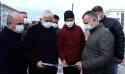 Başkan Büyükakın, Kartepe kent meydanı çalışmalarını inceledi Başkan Büyükakın, Kartepe kent meydanı çalışmalarını inceledi