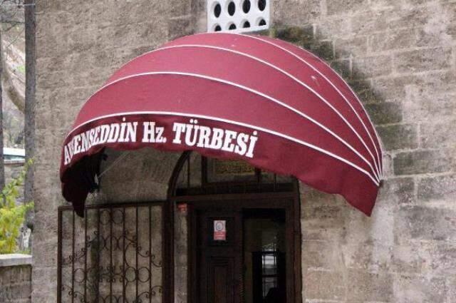 Bolu'da Akşemseddin Hazretleri Türbesi'ne Fransız tarzı tente takılması tepkilere neden oldu Bolu'da Akşemseddin Hazretleri Türbesi'ne Fransız tarzı tente takılması tepkilere neden oldu