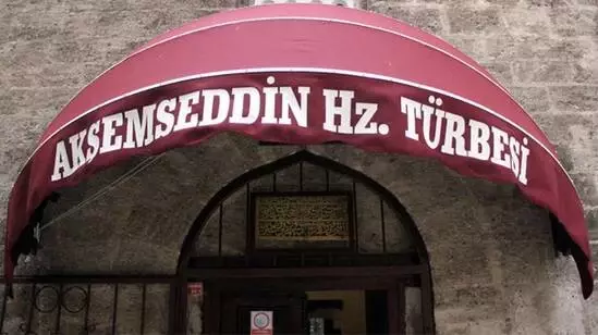 Bolu'da Akşemseddin Hazretleri Türbesi'ne Fransız tarzı tente takılması tepkilere neden oldu Bolu'da Akşemseddin Hazretleri Türbesi'ne Fransız tarzı tente takılması tepkilere neden oldu