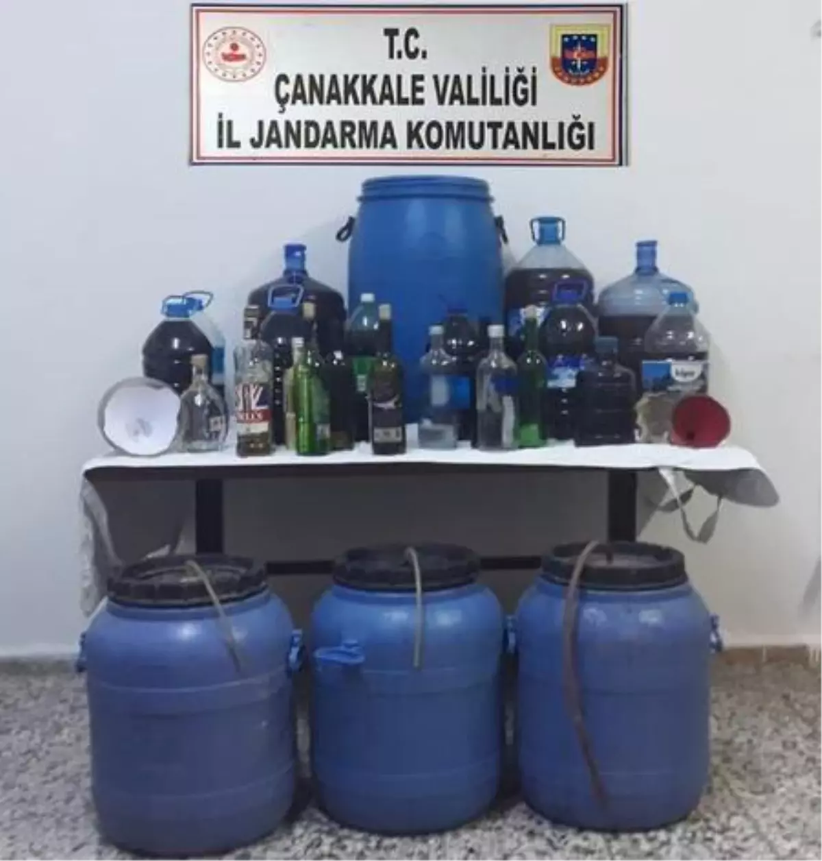 Çanakkale'de 130 litre kaçak içki ele geçirildi