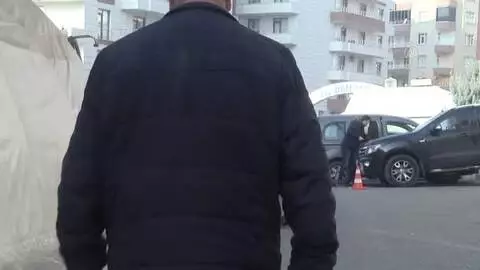 DİYARBAKIR - Evlat nöbetiyle evlatlarına kavuşan aileler, Diyarbakır annelerini ziyaret etti DİYARBAKIR - Evlat nöbetiyle evlatlarına kavuşan aileler, Diyarbakır annelerini ziyaret etti