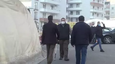 DİYARBAKIR - Evlat nöbetiyle evlatlarına kavuşan aileler, Diyarbakır annelerini ziyaret etti DİYARBAKIR - Evlat nöbetiyle evlatlarına kavuşan aileler, Diyarbakır annelerini ziyaret etti