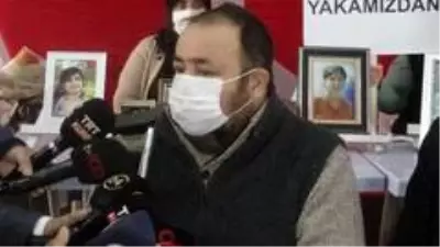 Son dakika haberi... Evlatlarını terörün elinden kurtaran babalardan HDP önündeki ailelere destek Son dakika haberi... Evlatlarını terörün elinden kurtaran babalardan HDP önündeki ailelere destek