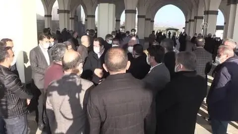 GAZİANTEP - Hayatını kaybeden Eğitim Bir-Sen Genel Başkan Yardımcısı Mithat Sevin toprağa verildi GAZİANTEP - Hayatını kaybeden Eğitim Bir-Sen Genel Başkan Yardımcısı Mithat Sevin toprağa verildi