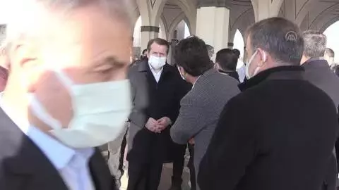 GAZİANTEP - Hayatını kaybeden Eğitim Bir-Sen Genel Başkan Yardımcısı Mithat Sevin toprağa verildi GAZİANTEP - Hayatını kaybeden Eğitim Bir-Sen Genel Başkan Yardımcısı Mithat Sevin toprağa verildi