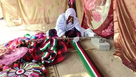 Gazzeli kadın 100 yıllık ceylan boynuzlarıyla bedevi işlemecilik kültürünü yaşatıyor