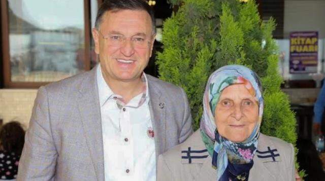 Hatay Büyükşehir Belediye Başkanı Lütfü Savaş'ın annesi vefat etti