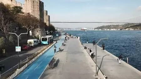 (Havadan görüntülerle) MAVİ BOYALI BİSİKLET YOLLARINDA ÇEVRE KİRLİLİĞİ TEHLİKESİ