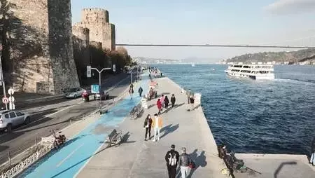 (Havadan görüntülerle) MAVİ BOYALI BİSİKLET YOLLARINDA ÇEVRE KİRLİLİĞİ TEHLİKESİ