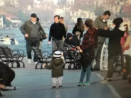 (Havadan görüntülerle) MAVİ BOYALI BİSİKLET YOLLARINDA ÇEVRE KİRLİLİĞİ TEHLİKESİ