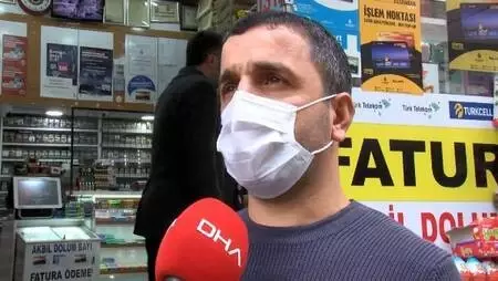 Hırsız kadın önce büfe sahibini soydu, sonra 'dikkat dağıtmak için' kendi soyundu Hırsız kadın önce büfe sahibini soydu, sonra 'dikkat dağıtmak için' kendi soyundu