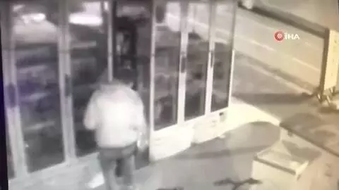 Hırsızın enerji içeceği aşkı, market sahibini isyan ettirdi Hırsızın enerji içeceği aşkı, market sahibini isyan ettirdi