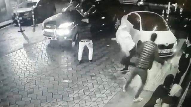 Husumetlisi olduğu şahsa önce arabayla çarptı sonra ateş açarak yaraladı
