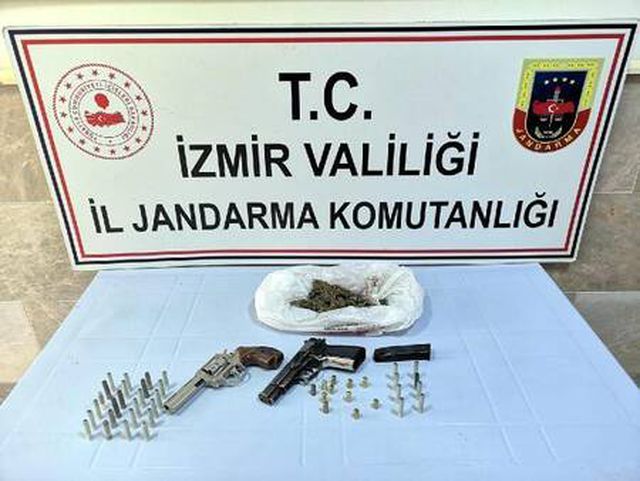 İzmir merkezli uyuşturucu operasyonunda 15 kişi yakalandı