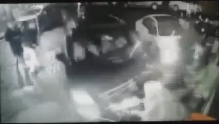 Kağıthane'deki kavga sonrası hastane önündekilerin arasına cip ile daldı Kağıthane'deki kavga sonrası hastane önündekilerin arasına cip ile daldı