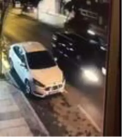 Ortalığın savaş alanına döndüğü feci kaza kamerada...Önce otomobile, sonra refüjdeki ağaca ve aydınlatma direğine çarpıp metrelerce sürüklendi Ortalığın savaş alanına döndüğü feci kaza kamerada...Önce otomobile, sonra refüjdeki ağaca ve aydınlatma direğine çarpıp metrelerce sürüklendi