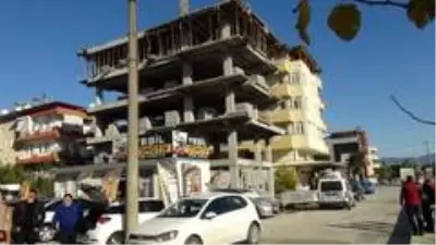 Kısıtlamayı fırsat bilen 2 hırsız, inşattan 5 bin TL değerinde demir çaldı Kısıtlamayı fırsat bilen 2 hırsız, inşattan 5 bin TL değerinde demir çaldı