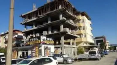 Kısıtlamayı fırsat bilen 2 hırsız, inşattan 5 bin TL değerinde demir çaldı Kısıtlamayı fırsat bilen 2 hırsız, inşattan 5 bin TL değerinde demir çaldı