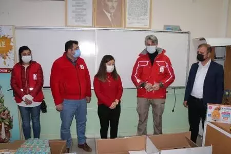 Kızılay'dan Şırnaklı 300 öğrenciye, eğitim seti ve oyuncak Kızılay'dan Şırnaklı 300 öğrenciye, eğitim seti ve oyuncak