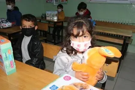 Kızılay'dan Şırnaklı 300 öğrenciye, eğitim seti ve oyuncak Kızılay'dan Şırnaklı 300 öğrenciye, eğitim seti ve oyuncak