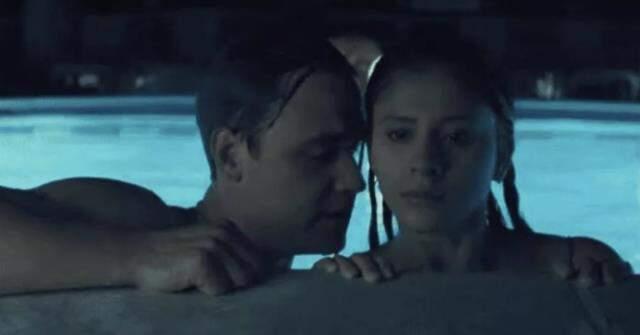 Netflix'in yeni dizisindeki cinsel ilişki sahneleri olay oldu