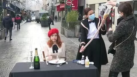 - Paris'te hayvanseverler kaz ciğeri satıcılarını protesto ettiler - Paris'te hayvanseverler kaz ciğeri satıcılarını protesto ettiler