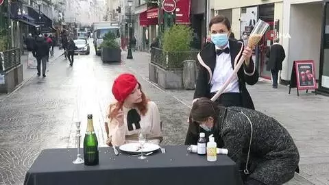 - Paris'te hayvanseverler kaz ciğeri satıcılarını protesto ettiler - Paris'te hayvanseverler kaz ciğeri satıcılarını protesto ettiler
