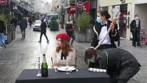 - Paris'te hayvanseverler kaz ciğeri satıcılarını protesto ettiler - Paris'te hayvanseverler kaz ciğeri satıcılarını protesto ettiler