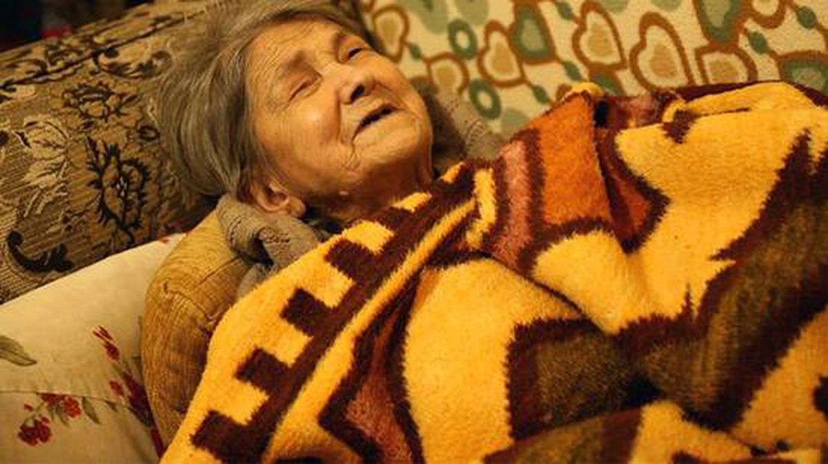 'Pazara gidiyorum' deyip annesini eve kilitledi! Yaşlı kadının yardımına komşuları koştu