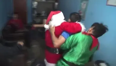 Peru'da uyuşturucu satıcısına Noel Babalı operasyon Peru'da uyuşturucu satıcısına Noel Babalı operasyon