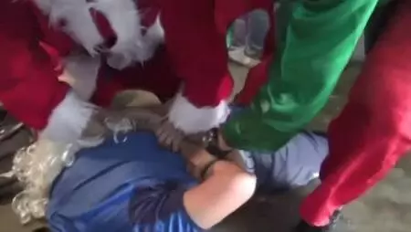 Peru'da uyuşturucu satıcısına Noel Babalı operasyon Peru'da uyuşturucu satıcısına Noel Babalı operasyon