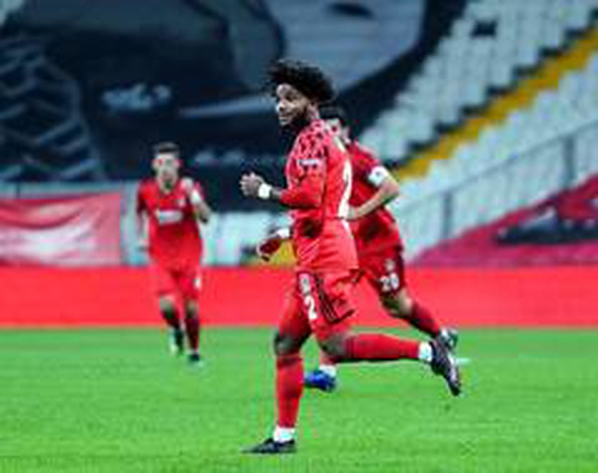 Beşiktaşlı Rosier, futbol kariyerinin ilk golünü attı