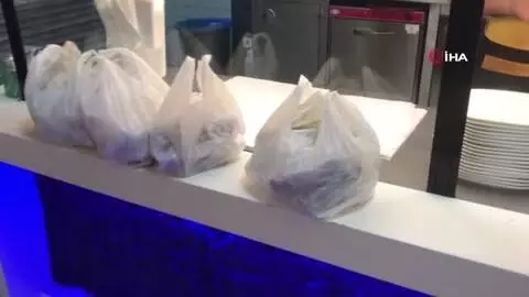 Sahibi bıçaklanan köpek, ambulansın başında böyle bekledi Sahibi bıçaklanan köpek, ambulansın başında böyle bekledi